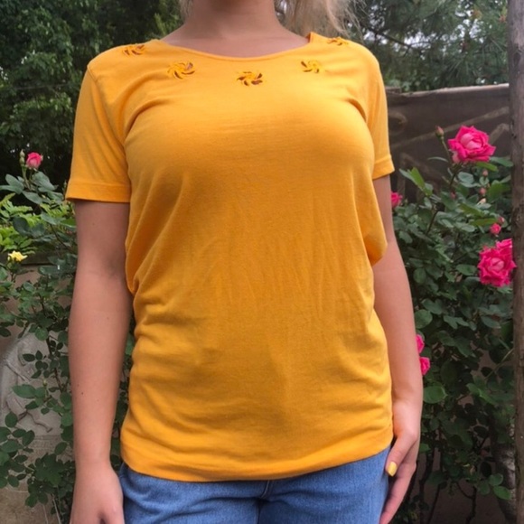Vintage yellow tee - Picture 4 of 4